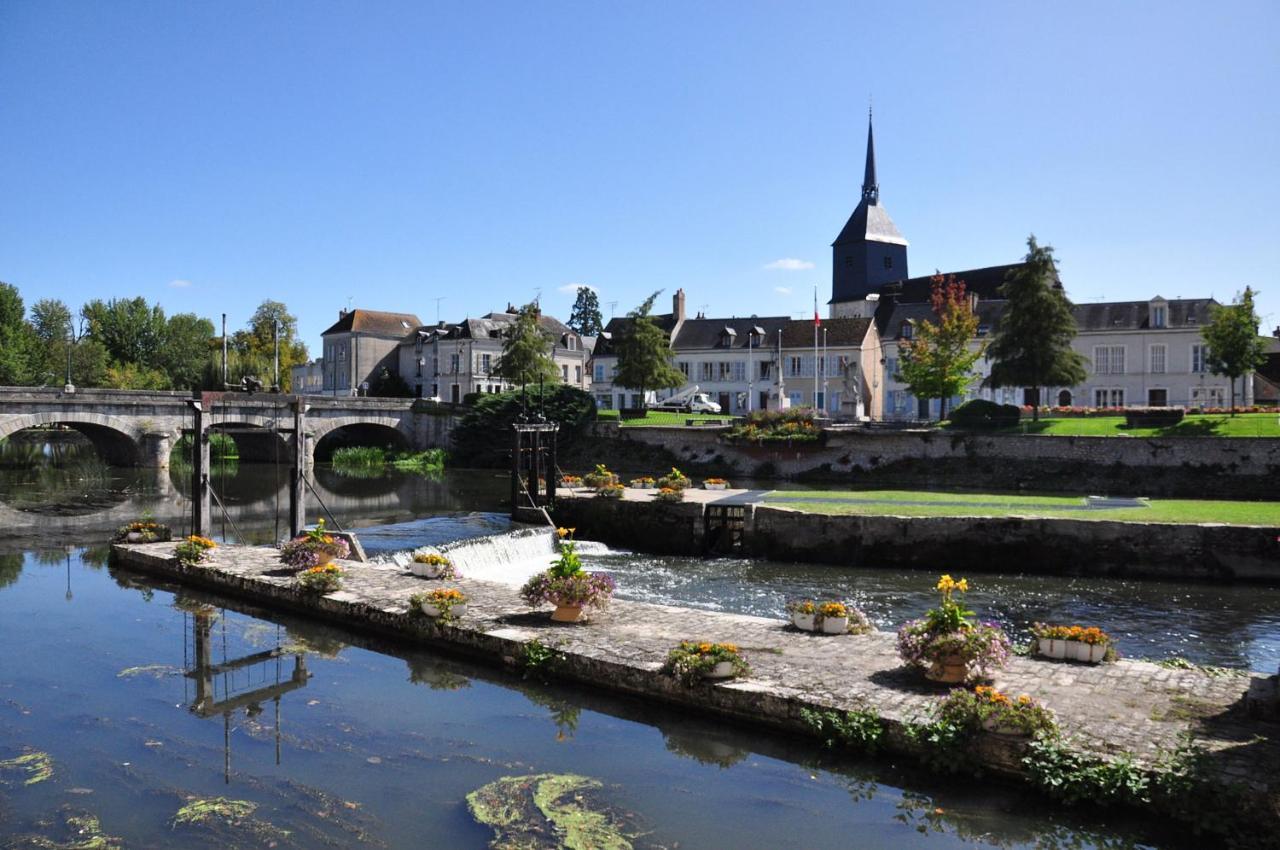 Le Grand Appartement - 90M2- 2 Chb , 1 Mezzanine - 6Pers Romorantin-Lanthenay Exterior photo
